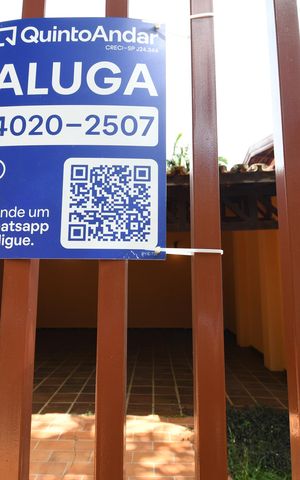 Casa para alugar com 300m², 3 quartos e 12 vagasFachada e Placa