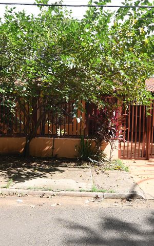 Casa para alugar com 300m², 3 quartos e 12 vagasFachada