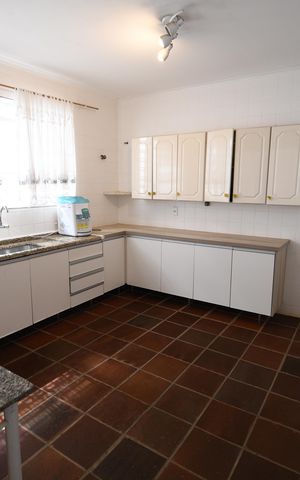 Casa para alugar com 300m², 3 quartos e 12 vagasCozinha
