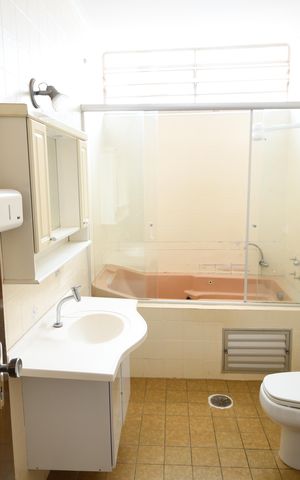 Casa para alugar com 300m², 3 quartos e 12 vagasBanheiro 