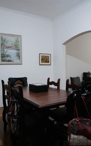 Casa à venda com 330m², 4 quartos e 6 vagasSala
