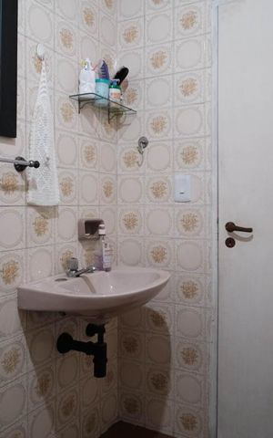 Casa à venda com 330m², 4 quartos e 6 vagasBanheiro 2