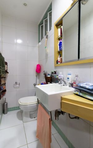 Apartamento à venda com 160m², 3 quartos e 1 vaga Apartamento à venda com 160m², 3 quartos e 1 vagaBanheiro da suíte