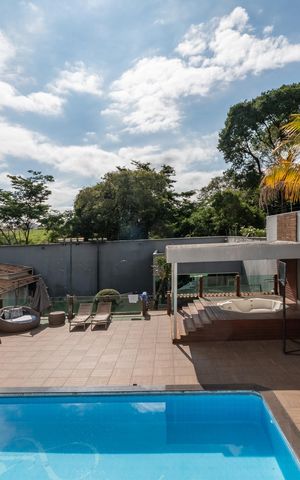 Casa à venda com 490m², 5 quartos e 8 vagas Casa à venda com 490m², 5 quartos e 8 vagasVista Varanda