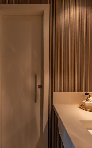 Casa à venda com 490m², 5 quartos e 8 vagas Casa à venda com 490m², 5 quartos e 8 vagasLavabo