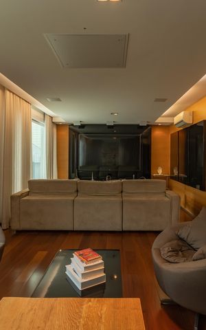 Casa à venda com 490m², 5 quartos e 8 vagas Casa à venda com 490m², 5 quartos e 8 vagasSala 1