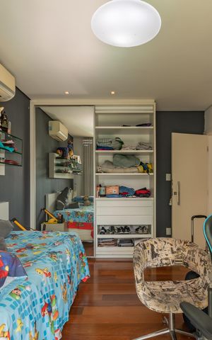 Casa à venda com 490m², 5 quartos e 8 vagas Casa à venda com 490m², 5 quartos e 8 vagasQuarto 3