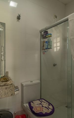 Casa à venda com 490m², 5 quartos e 8 vagas Casa à venda com 490m², 5 quartos e 8 vagasQuarto - Casa 2