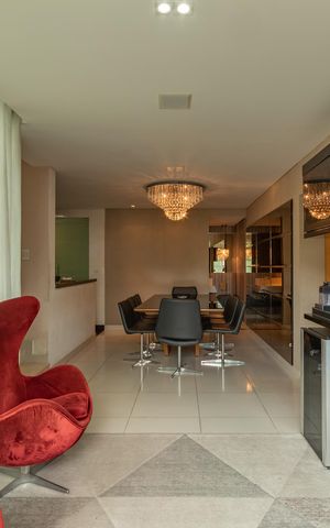 Casa à venda com 490m², 5 quartos e 8 vagas Casa à venda com 490m², 5 quartos e 8 vagasSala 2