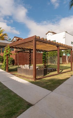 Casa à venda com 490m², 5 quartos e 8 vagas Casa à venda com 490m², 5 quartos e 8 vagasQuintal