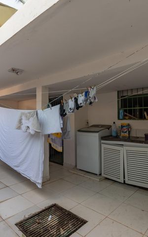 Casa à venda com 490m², 5 quartos e 8 vagas Casa à venda com 490m², 5 quartos e 8 vagasLavanderia