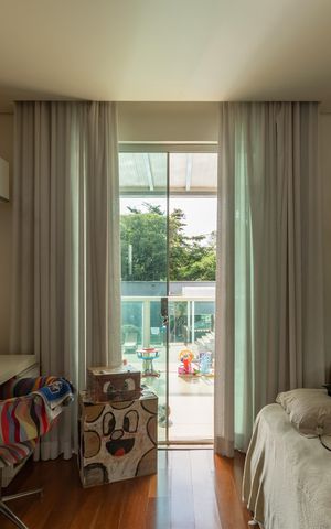 Casa à venda com 490m², 5 quartos e 8 vagas Casa à venda com 490m², 5 quartos e 8 vagasQuarto 2