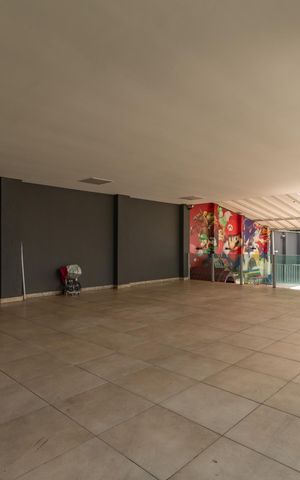 Casa à venda com 490m², 5 quartos e 8 vagas Casa à venda com 490m², 5 quartos e 8 vagasGaragem