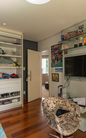 Casa à venda com 490m², 5 quartos e 8 vagas Casa à venda com 490m², 5 quartos e 8 vagasQuarto 3
