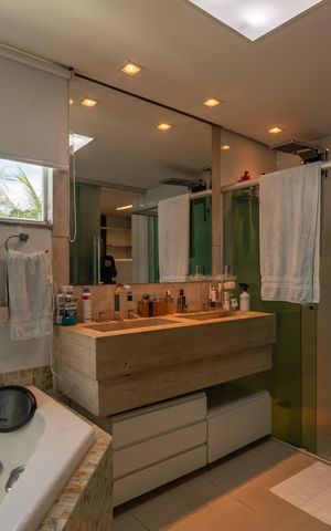 Casa à venda com 490m², 5 quartos e 8 vagas Casa à venda com 490m², 5 quartos e 8 vagasBanheiro Suíte 1