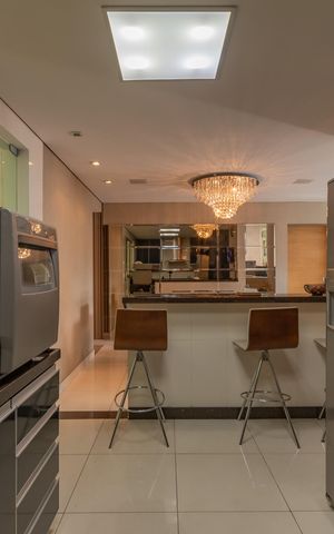Casa à venda com 490m², 5 quartos e 8 vagas Casa à venda com 490m², 5 quartos e 8 vagasCozinha