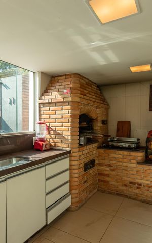 Casa à venda com 490m², 5 quartos e 8 vagas Casa à venda com 490m², 5 quartos e 8 vagasÁrea Gourmet