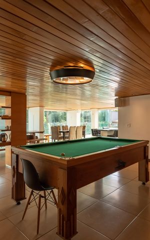 Casa à venda com 490m², 5 quartos e 8 vagas Casa à venda com 490m², 5 quartos e 8 vagasÁrea Comum - Sala de Jogos
