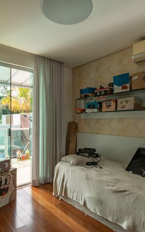 Casa à venda com 490m², 5 quartos e 8 vagas Casa à venda com 490m², 5 quartos e 8 vagasQuarto 2
