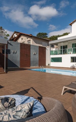 Casa à venda com 490m², 5 quartos e 8 vagas Casa à venda com 490m², 5 quartos e 8 vagasPiscina