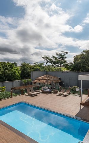 Casa à venda com 490m², 5 quartos e 8 vagas Casa à venda com 490m², 5 quartos e 8 vagasVista Varanda