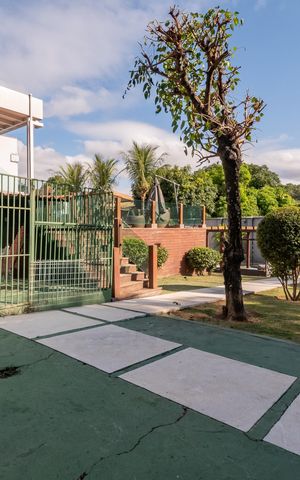 Casa à venda com 490m², 5 quartos e 8 vagas Casa à venda com 490m², 5 quartos e 8 vagasQuintal