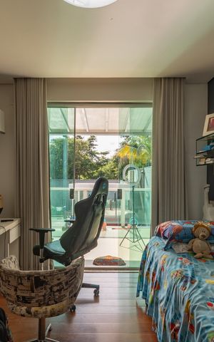 Casa à venda com 490m², 5 quartos e 8 vagas Casa à venda com 490m², 5 quartos e 8 vagasQuarto 3