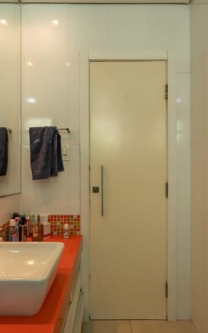 Casa à venda com 490m², 5 quartos e 8 vagas Casa à venda com 490m², 5 quartos e 8 vagasBanheiro Social
