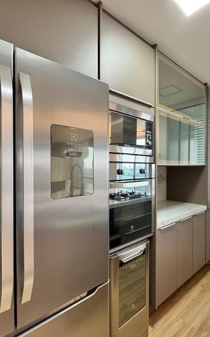 Apartamento à venda com 135m², 3 quartos e 2 vagas Apartamento à venda com 135m², 3 quartos e 2 vagasCozinha e Área de Serviço
