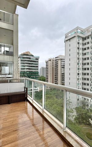 Apartamento à venda com 135m², 3 quartos e 2 vagas Apartamento à venda com 135m², 3 quartos e 2 vagasVaranda