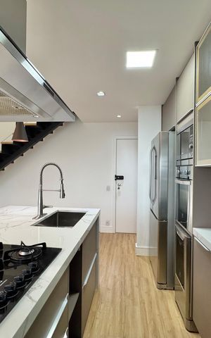Apartamento à venda com 135m², 3 quartos e 2 vagas Apartamento à venda com 135m², 3 quartos e 2 vagasCozinha e Área de Serviço