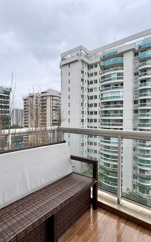 Apartamento à venda com 135m², 3 quartos e 2 vagas Apartamento à venda com 135m², 3 quartos e 2 vagasVaranda