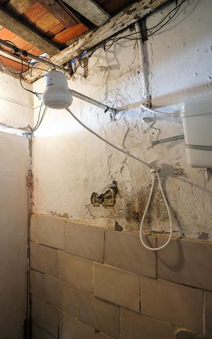 Casa à venda com 200m², 2 quartos e 2 vagasBanheiro