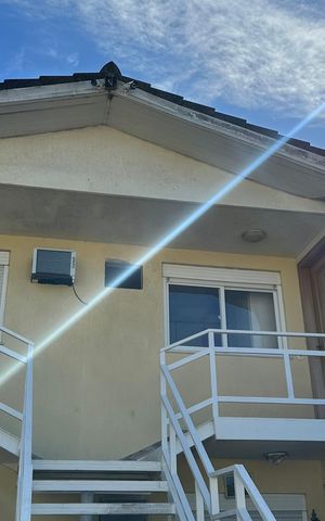 Casa de condomínio para alugar com 55m², 2 quartos e 1 vaga Casa de condomínio para alugar com 55m², 2 quartos e 1 vagaFachada