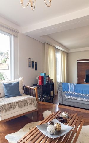 Casa à venda com 600m², 3 quartos e 7 vagas Casa à venda com 600m², 3 quartos e 7 vagasSala