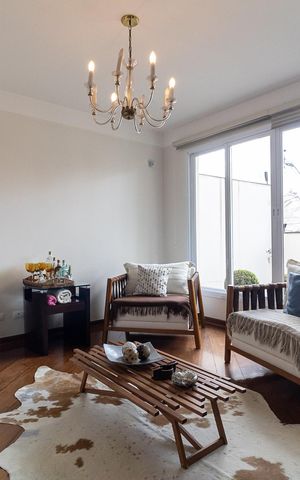 Casa à venda com 600m², 3 quartos e 7 vagas Casa à venda com 600m², 3 quartos e 7 vagasSala