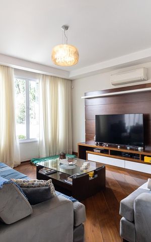Casa à venda com 600m², 3 quartos e 7 vagas Casa à venda com 600m², 3 quartos e 7 vagasSala