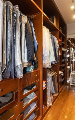 Casa à venda com 600m², 3 quartos e 7 vagas Casa à venda com 600m², 3 quartos e 7 vagasCloset da Suíte 1