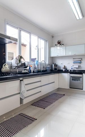 Casa à venda com 600m², 3 quartos e 7 vagas Casa à venda com 600m², 3 quartos e 7 vagasCozinha