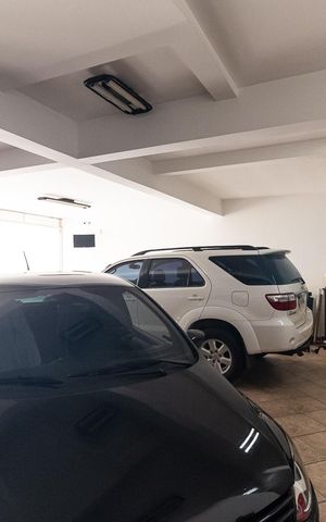 Casa à venda com 600m², 3 quartos e 7 vagas Casa à venda com 600m², 3 quartos e 7 vagasGaragem