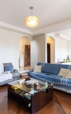 Casa à venda com 600m², 3 quartos e 7 vagas Casa à venda com 600m², 3 quartos e 7 vagasSala