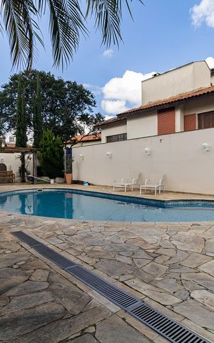 Casa à venda com 600m², 3 quartos e 7 vagas Casa à venda com 600m², 3 quartos e 7 vagasPiscina