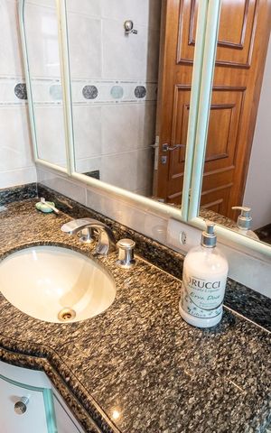 Casa à venda com 600m², 3 quartos e 7 vagas Casa à venda com 600m², 3 quartos e 7 vagasBanheiro da Suíte 2