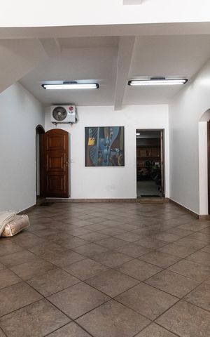 Casa à venda com 600m², 3 quartos e 7 vagas Casa à venda com 600m², 3 quartos e 7 vagasGaragem