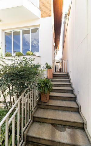 Casa à venda com 600m², 3 quartos e 7 vagas Casa à venda com 600m², 3 quartos e 7 vagasEntrada