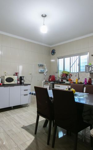 Casa à venda com 180m², 4 quartos e 2 vagasCozinha 1 