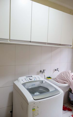 Casa à venda com 300m², 4 quartos e 2 vagas Casa à venda com 300m², 4 quartos e 2 vagasÁrea de Serviço