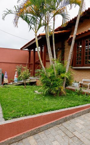 Casa à venda com 300m², 4 quartos e 2 vagas Casa à venda com 300m², 4 quartos e 2 vagasÁrea comum