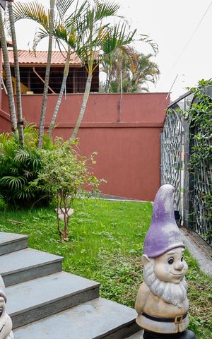 Casa à venda com 300m², 4 quartos e 2 vagas Casa à venda com 300m², 4 quartos e 2 vagasÁrea comum