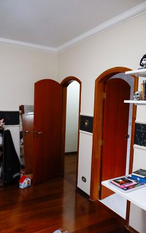Casa à venda com 300m², 4 quartos e 2 vagas Casa à venda com 300m², 4 quartos e 2 vagasQuarto 3 - Suíte